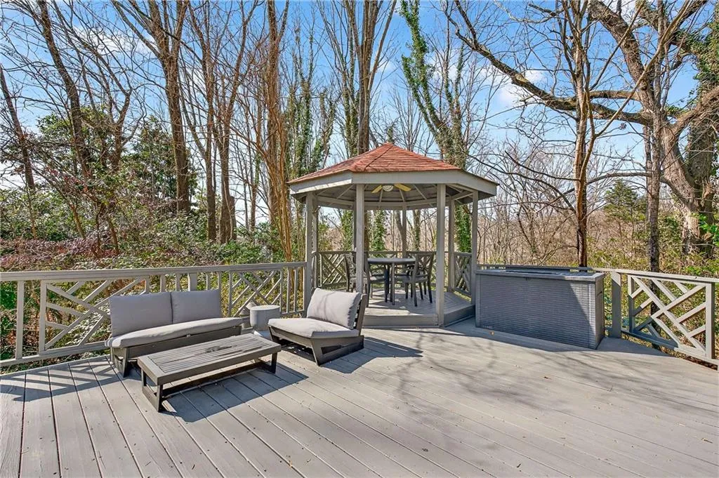 5680 Glen Errol Road, Atlanta, Georgia 30327, 4 Bedrooms Bedrooms, ,3 BathroomsBathrooms,Residential,For Sale,5680 Glen Errol Road,7722429