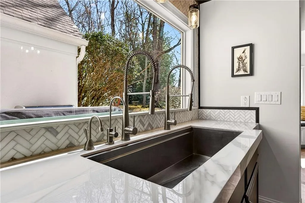 5680 Glen Errol Road, Atlanta, Georgia 30327, 4 Bedrooms Bedrooms, ,3 BathroomsBathrooms,Residential,For Sale,5680 Glen Errol Road,7722429
