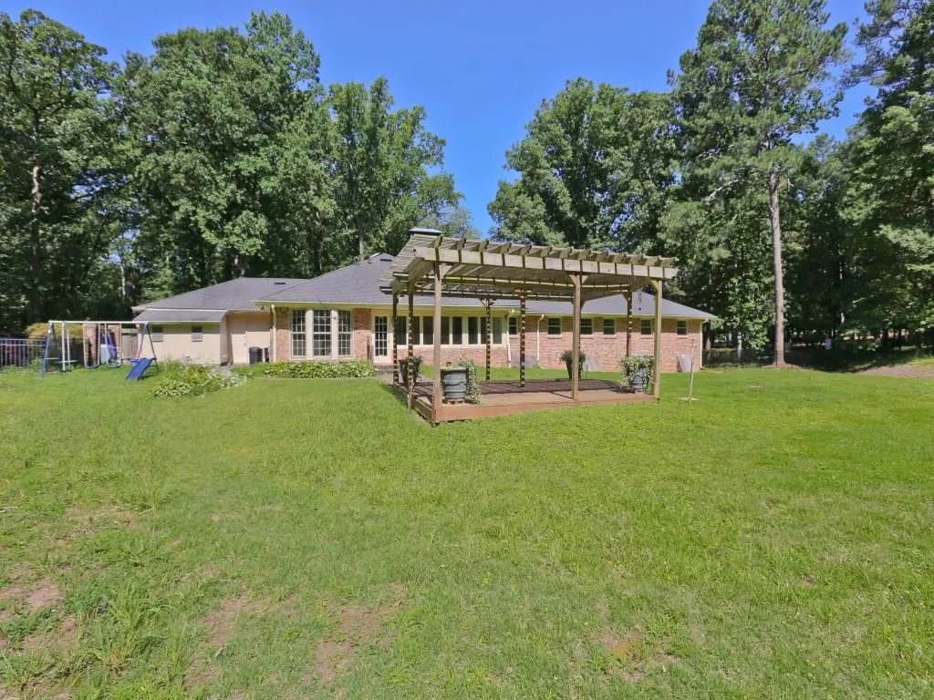 6055 Riverside Drive, Sandy Springs, Georgia 30328, 4 Bedrooms Bedrooms, ,3 BathroomsBathrooms,Residential,Sold,6055 Riverside Drive,5869187