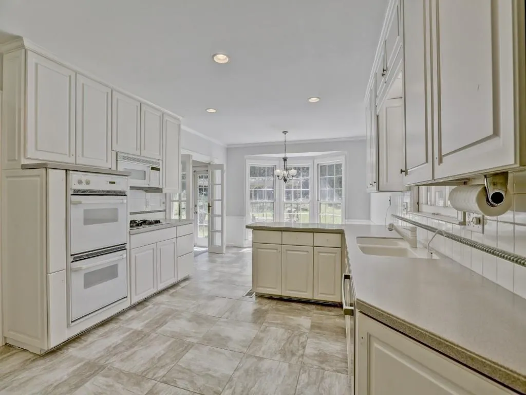 6055 Riverside Drive, Sandy Springs, Georgia 30328, 4 Bedrooms Bedrooms, ,3 BathroomsBathrooms,Residential,Sold,6055 Riverside Drive,5869187