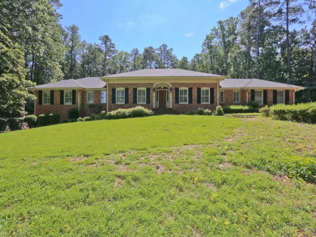 6055 Riverside Drive, Sandy Springs, Georgia 30328, 4 Bedrooms Bedrooms, ,3 BathroomsBathrooms,Residential,Sold,6055 Riverside Drive,5869187
