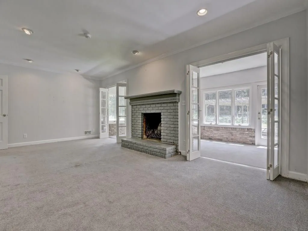 6055 Riverside Drive, Sandy Springs, Georgia 30328, 4 Bedrooms Bedrooms, ,3 BathroomsBathrooms,Residential,Sold,6055 Riverside Drive,5869187