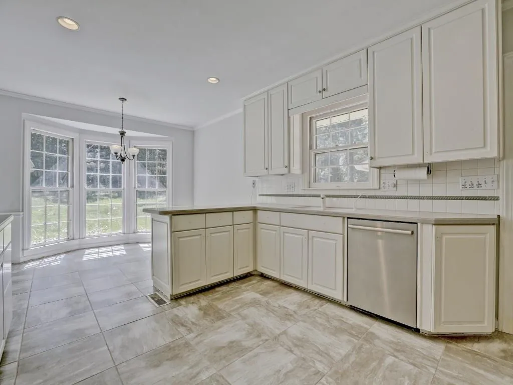 6055 Riverside Drive, Sandy Springs, Georgia 30328, 4 Bedrooms Bedrooms, ,3 BathroomsBathrooms,Residential,Sold,6055 Riverside Drive,5869187