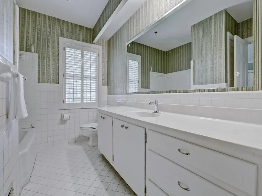 6055 Riverside Drive, Sandy Springs, Georgia 30328, 4 Bedrooms Bedrooms, ,3 BathroomsBathrooms,Residential,Sold,6055 Riverside Drive,5869187