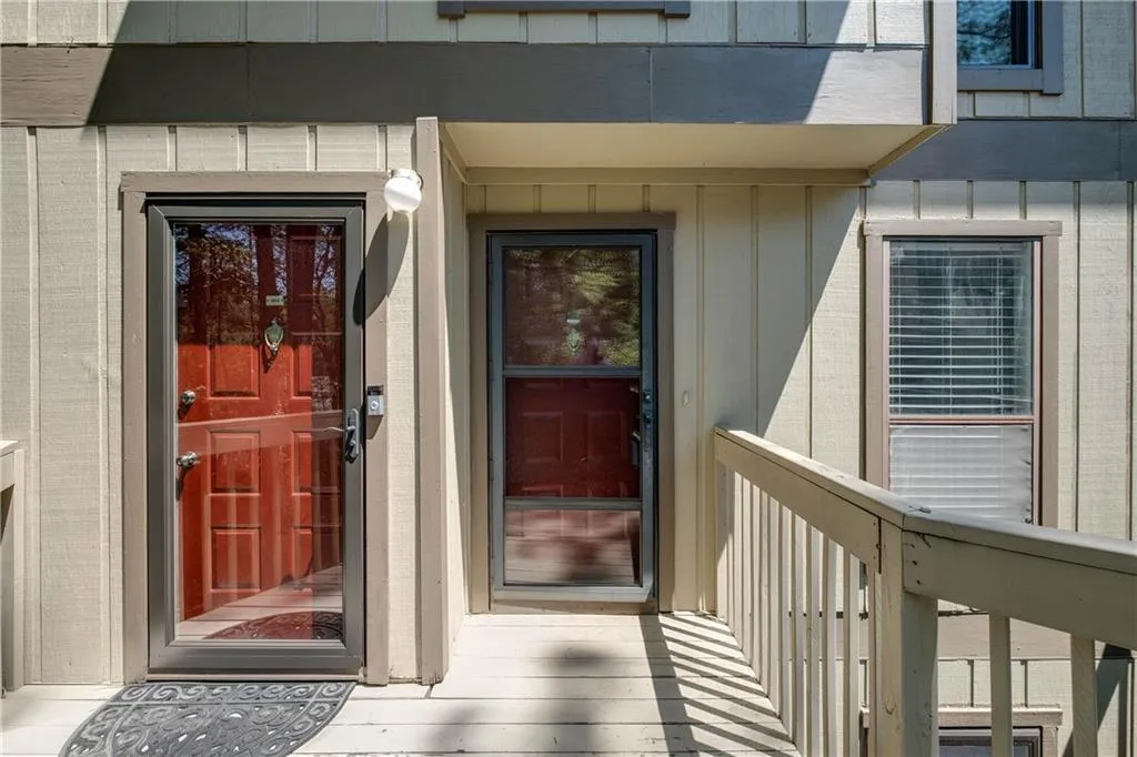 403 Woodcliff Drive Unit 403, Sandy Springs, Georgia 30350, 2 Bedrooms Bedrooms, ,1 BathroomBathrooms,Residential,Sold,403 Woodcliff Drive Unit 403,7201241