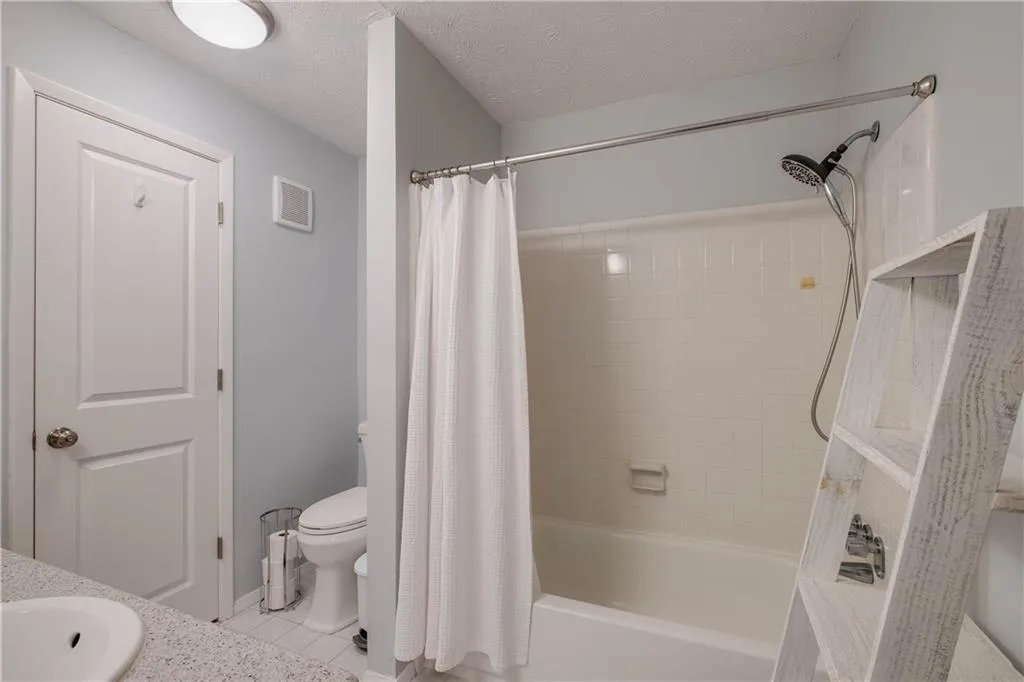 403 Woodcliff Drive Unit 403, Sandy Springs, Georgia 30350, 2 Bedrooms Bedrooms, ,1 BathroomBathrooms,Residential,Sold,403 Woodcliff Drive Unit 403,7201241