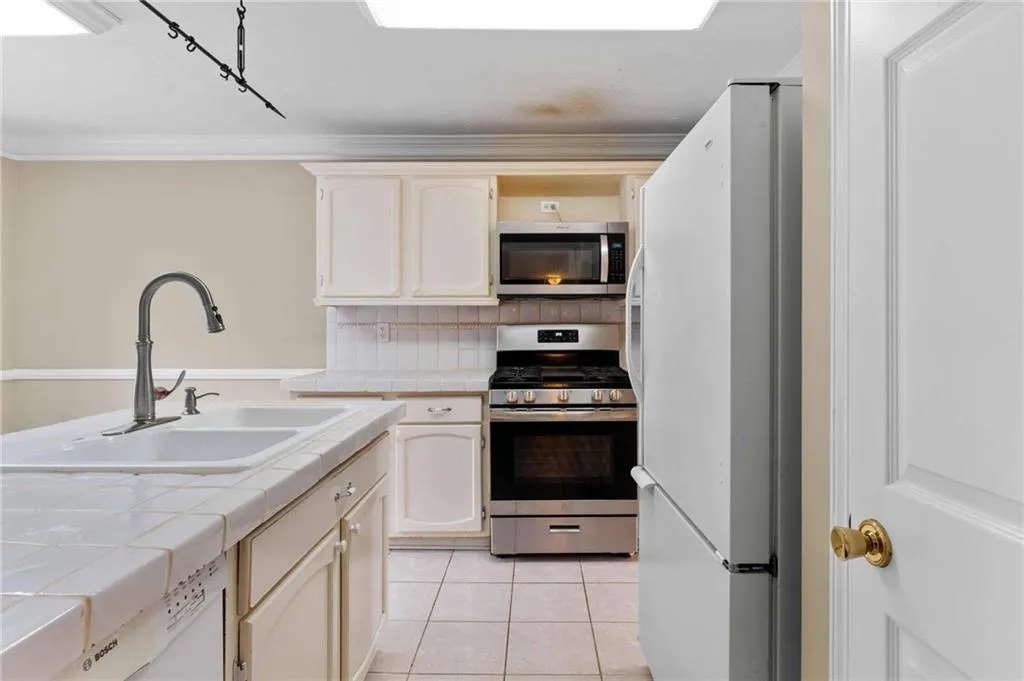 1176 Weatherstone Drive Ne, Atlanta, Georgia 30324, 2 Bedrooms Bedrooms, 0 ,2 BathroomsBathrooms,Residential,For Sale,1176 Weatherstone Drive Ne,7738681