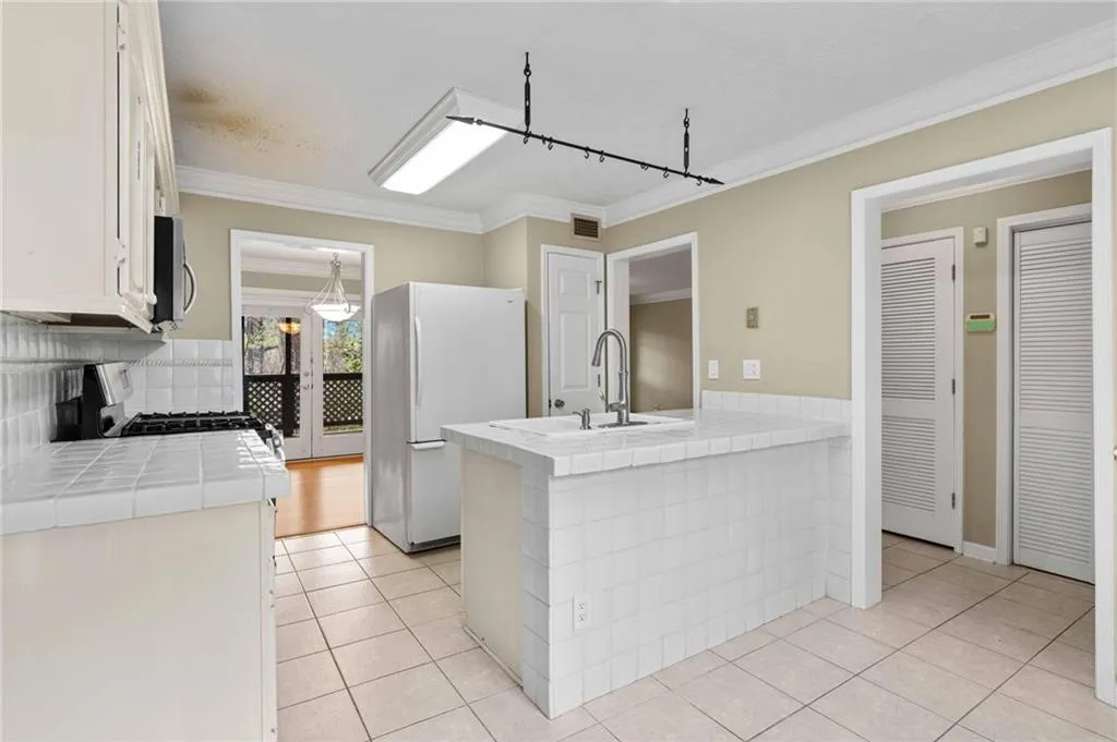 1176 Weatherstone Drive Ne, Atlanta, Georgia 30324, 2 Bedrooms Bedrooms, 0 ,2 BathroomsBathrooms,Residential,For Sale,1176 Weatherstone Drive Ne,7738681