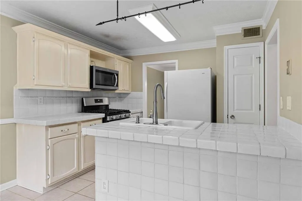 1176 Weatherstone Drive Ne, Atlanta, Georgia 30324, 2 Bedrooms Bedrooms, 0 ,2 BathroomsBathrooms,Residential,For Sale,1176 Weatherstone Drive Ne,7738681