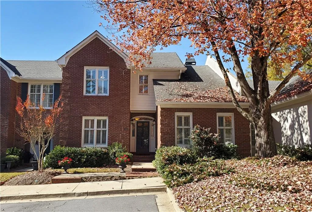 5656 River Oaks Place, Atlanta, Georgia 30327, 3 Bedrooms Bedrooms, ,2 BathroomsBathrooms,Residential,Sold,5656 River Oaks Place,6969607