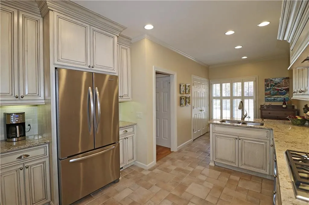 5656 River Oaks Place, Atlanta, Georgia 30327, 3 Bedrooms Bedrooms, ,2 BathroomsBathrooms,Residential,Sold,5656 River Oaks Place,6969607