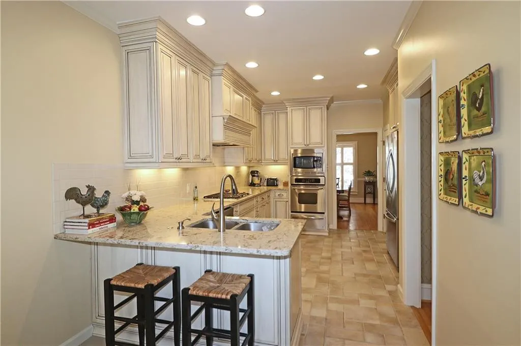 5656 River Oaks Place, Atlanta, Georgia 30327, 3 Bedrooms Bedrooms, ,2 BathroomsBathrooms,Residential,Sold,5656 River Oaks Place,6969607