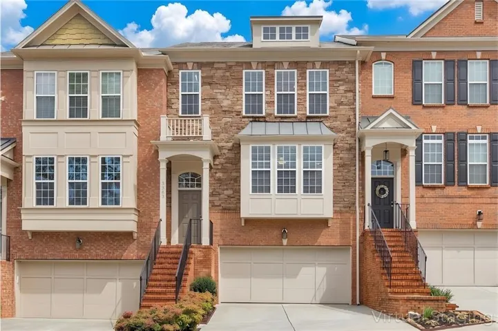 Stunning townhome in Vinings Overlook