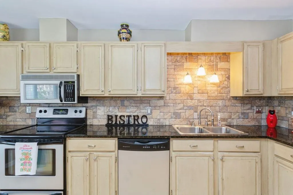 50 Huntington Place Drive, Atlanta, Georgia 30350, 3 Bedrooms Bedrooms, ,2 BathroomsBathrooms,Residential,Sold,50 Huntington Place Drive,6863447