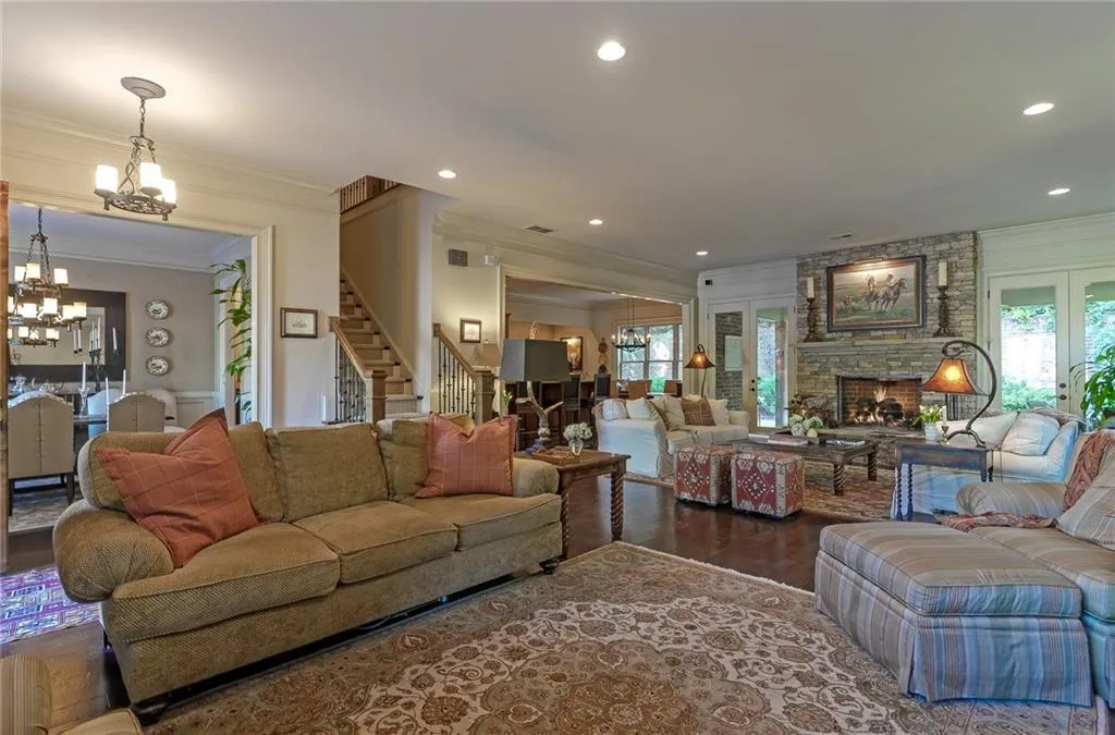 322 Valley Brook Way Ne, Atlanta, Georgia 30342, 4 Bedrooms Bedrooms, ,3 BathroomsBathrooms,Residential,Sold,322 Valley Brook Way Ne,5999174