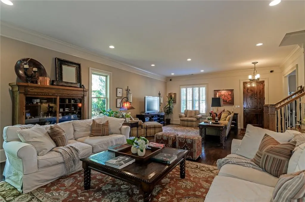 322 Valley Brook Way Ne, Atlanta, Georgia 30342, 4 Bedrooms Bedrooms, ,3 BathroomsBathrooms,Residential,Sold,322 Valley Brook Way Ne,5999174