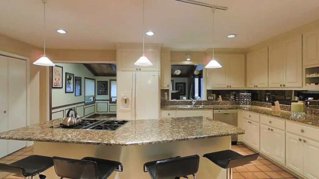 7335 Brandon Mill Road, Sandy Springs, Georgia 30328, 6 Bedrooms Bedrooms, ,3 BathroomsBathrooms,Residential,Sold,7335 Brandon Mill Road,5605167