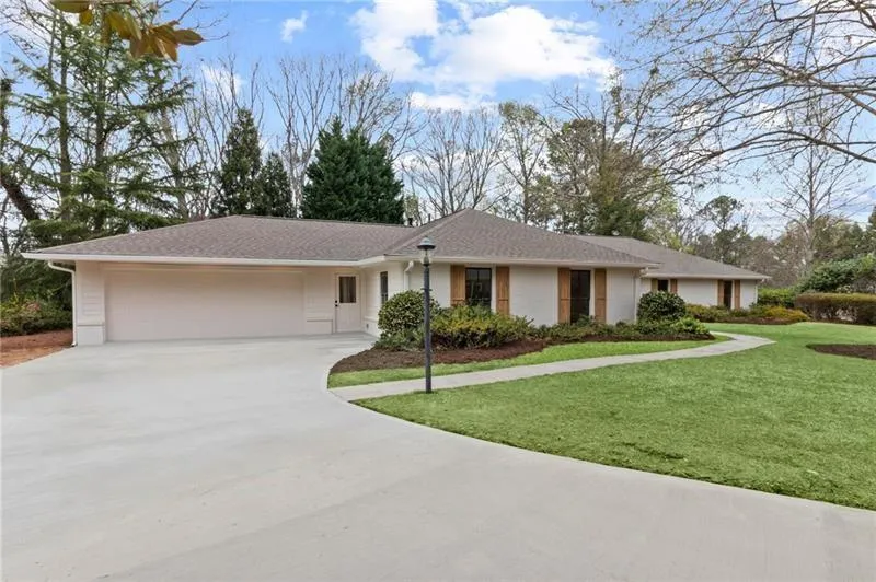 435 Riverhill Drive, Atlanta, Georgia 30328, 5 Bedrooms Bedrooms, ,4 BathroomsBathrooms,Residential,Sold,435 Riverhill Drive,7414699