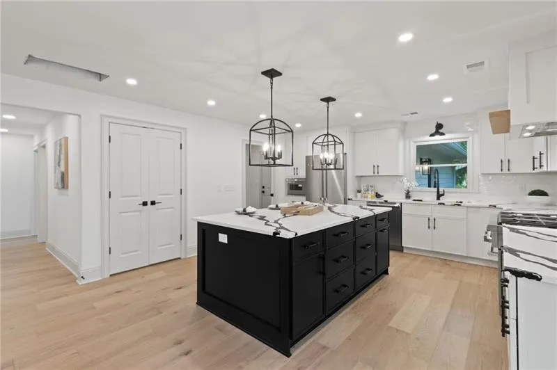 435 Riverhill Drive, Atlanta, Georgia 30328, 5 Bedrooms Bedrooms, ,4 BathroomsBathrooms,Residential,Sold,435 Riverhill Drive,7414699