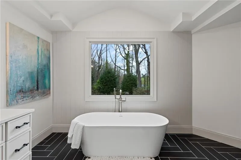 435 Riverhill Drive, Atlanta, Georgia 30328, 5 Bedrooms Bedrooms, ,4 BathroomsBathrooms,Residential,Sold,435 Riverhill Drive,7414699