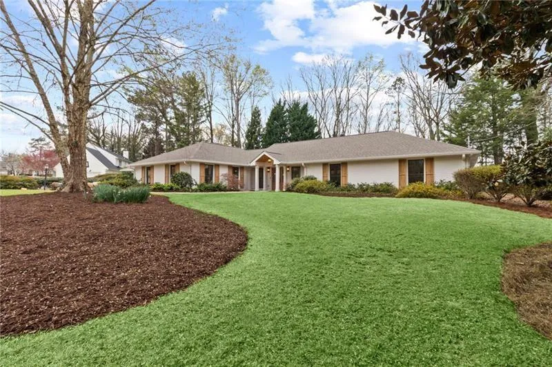 435 Riverhill Drive, Atlanta, Georgia 30328, 5 Bedrooms Bedrooms, ,4 BathroomsBathrooms,Residential,Sold,435 Riverhill Drive,7414699