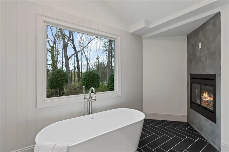 435 Riverhill Drive, Atlanta, Georgia 30328, 5 Bedrooms Bedrooms, ,4 BathroomsBathrooms,Residential,Sold,435 Riverhill Drive,7414699