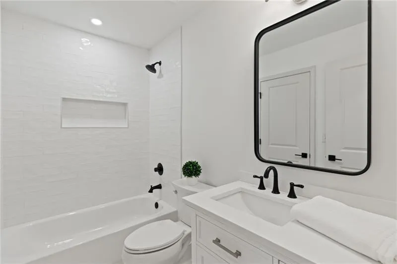 435 Riverhill Drive, Atlanta, Georgia 30328, 5 Bedrooms Bedrooms, ,4 BathroomsBathrooms,Residential,Sold,435 Riverhill Drive,7414699