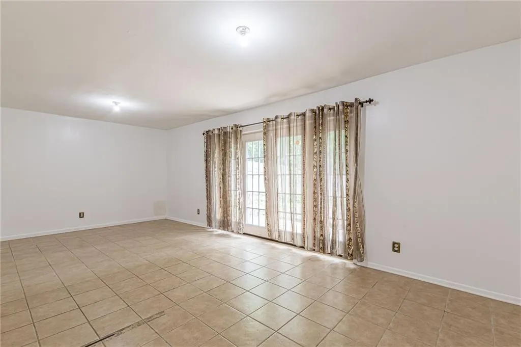 145 Northwood Drive Unit P12, Atlanta, Georgia 30342, 3 Bedrooms Bedrooms, ,2 BathroomsBathrooms,Residential,Sold,145 Northwood Drive Unit P12,7216363