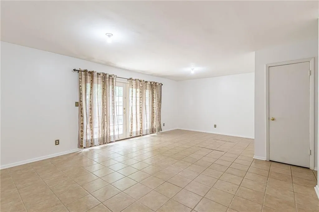 145 Northwood Drive Unit P12, Atlanta, Georgia 30342, 3 Bedrooms Bedrooms, ,2 BathroomsBathrooms,Residential,Sold,145 Northwood Drive Unit P12,7216363