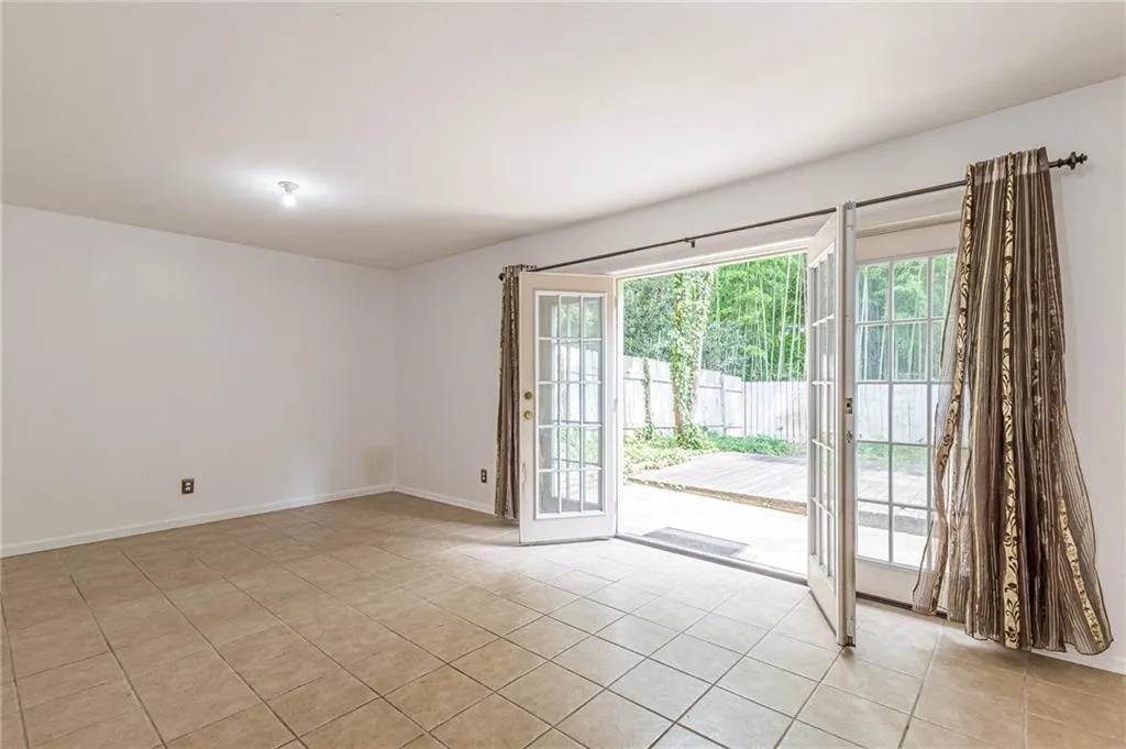 145 Northwood Drive Unit P12, Atlanta, Georgia 30342, 3 Bedrooms Bedrooms, ,2 BathroomsBathrooms,Residential,Sold,145 Northwood Drive Unit P12,7216363