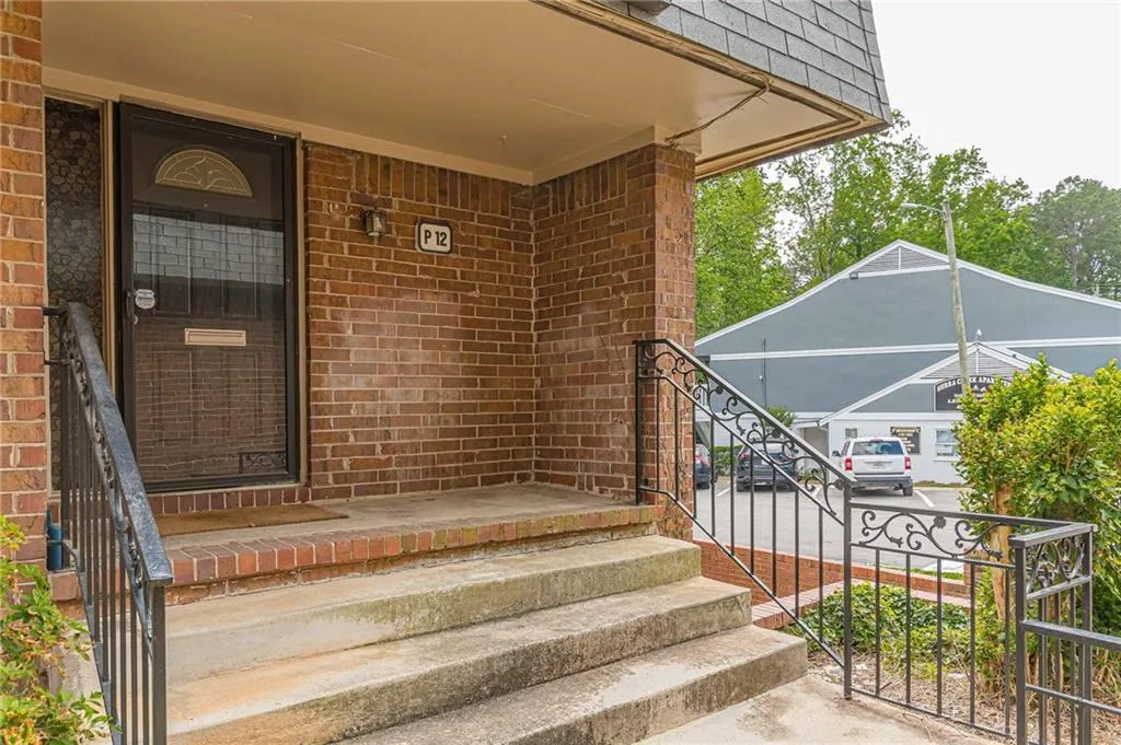 145 Northwood Drive Unit P12, Atlanta, Georgia 30342, 3 Bedrooms Bedrooms, ,2 BathroomsBathrooms,Residential,Sold,145 Northwood Drive Unit P12,7216363