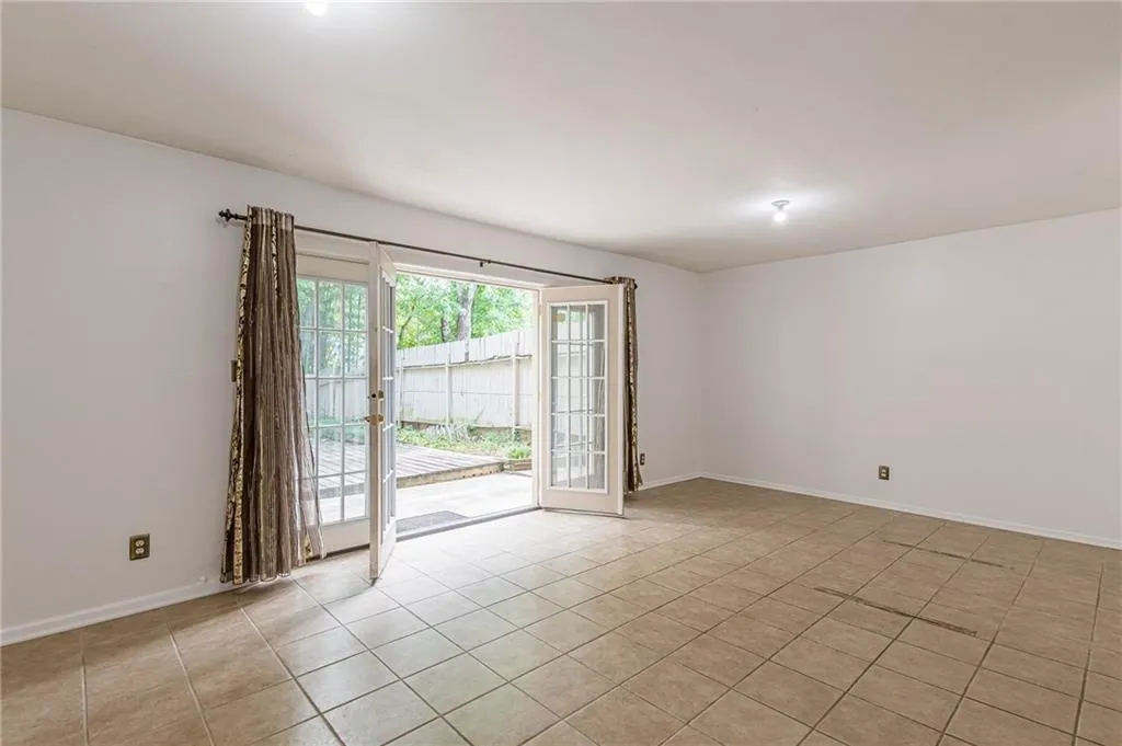 145 Northwood Drive Unit P12, Atlanta, Georgia 30342, 3 Bedrooms Bedrooms, ,2 BathroomsBathrooms,Residential,Sold,145 Northwood Drive Unit P12,7216363