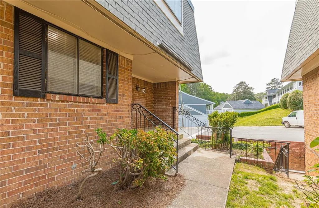 145 Northwood Drive Unit P12, Atlanta, Georgia 30342, 3 Bedrooms Bedrooms, ,2 BathroomsBathrooms,Residential,Sold,145 Northwood Drive Unit P12,7216363