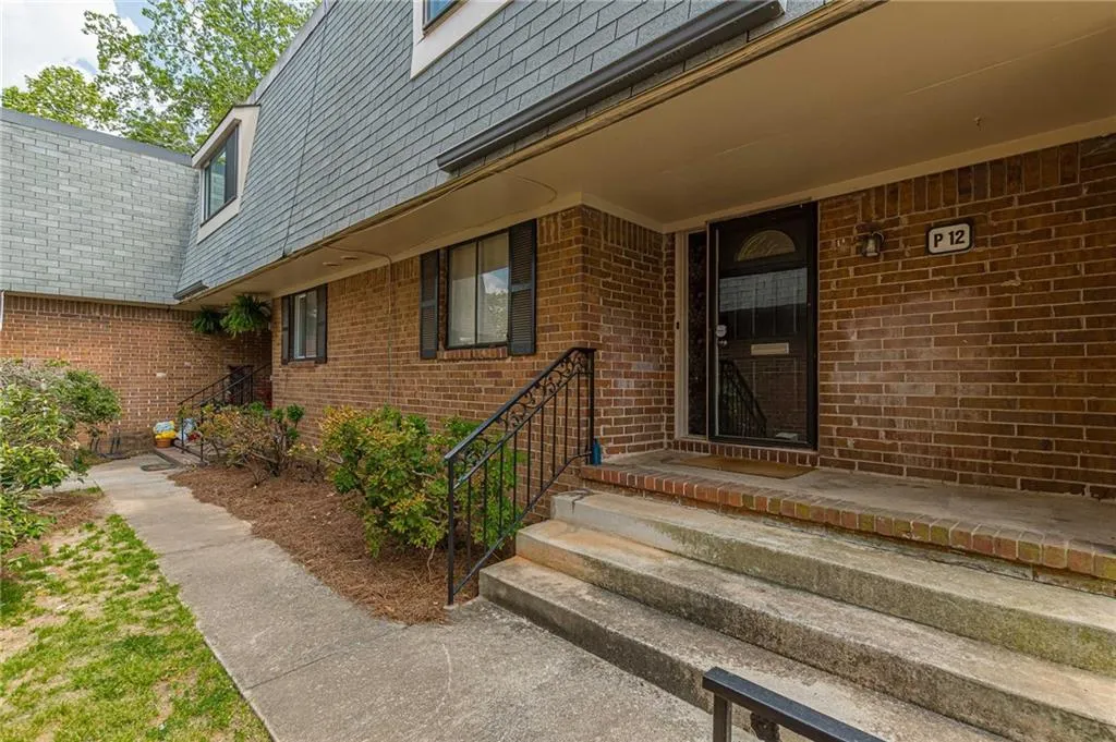 145 Northwood Drive Unit P12, Atlanta, Georgia 30342, 3 Bedrooms Bedrooms, ,2 BathroomsBathrooms,Residential,Sold,145 Northwood Drive Unit P12,7216363