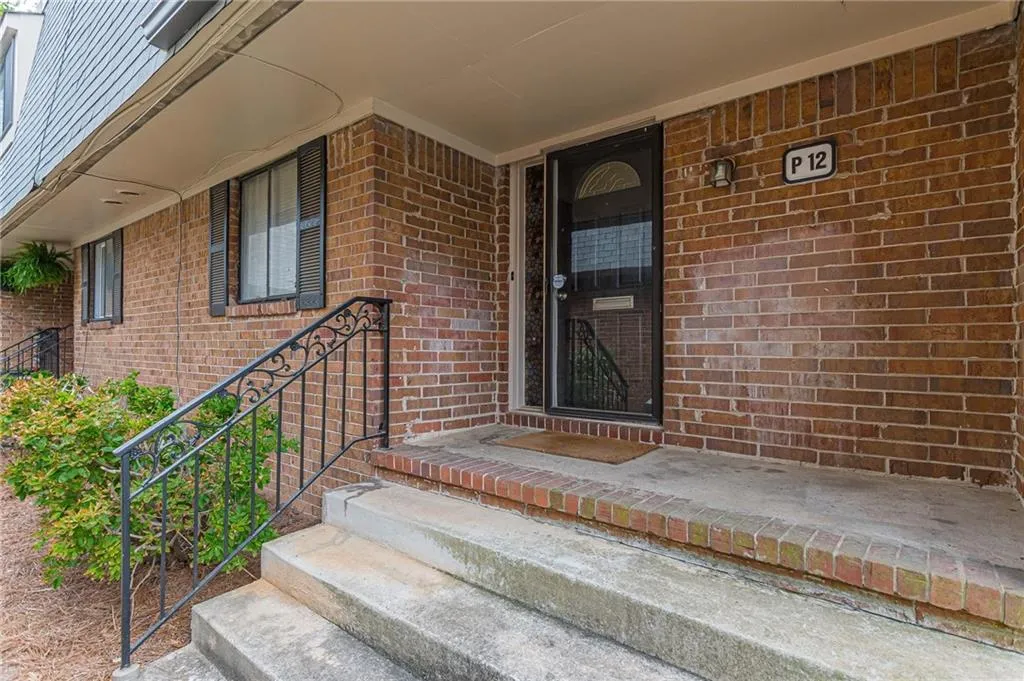 145 Northwood Drive Unit P12, Atlanta, Georgia 30342, 3 Bedrooms Bedrooms, ,2 BathroomsBathrooms,Residential,Sold,145 Northwood Drive Unit P12,7216363