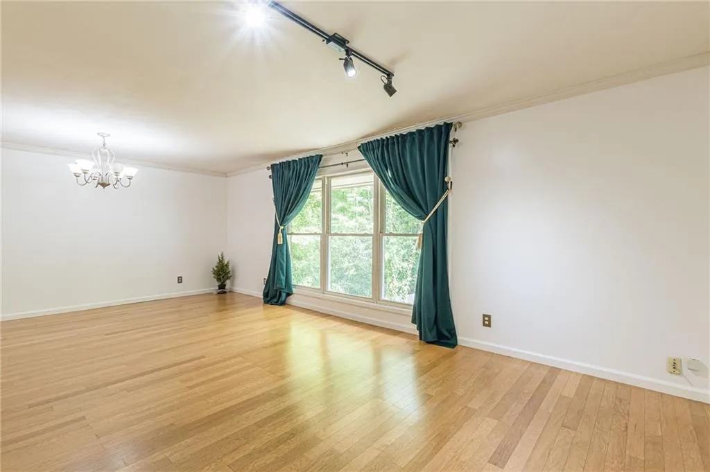 145 Northwood Drive Unit P12, Atlanta, Georgia 30342, 3 Bedrooms Bedrooms, ,2 BathroomsBathrooms,Residential,Sold,145 Northwood Drive Unit P12,7216363