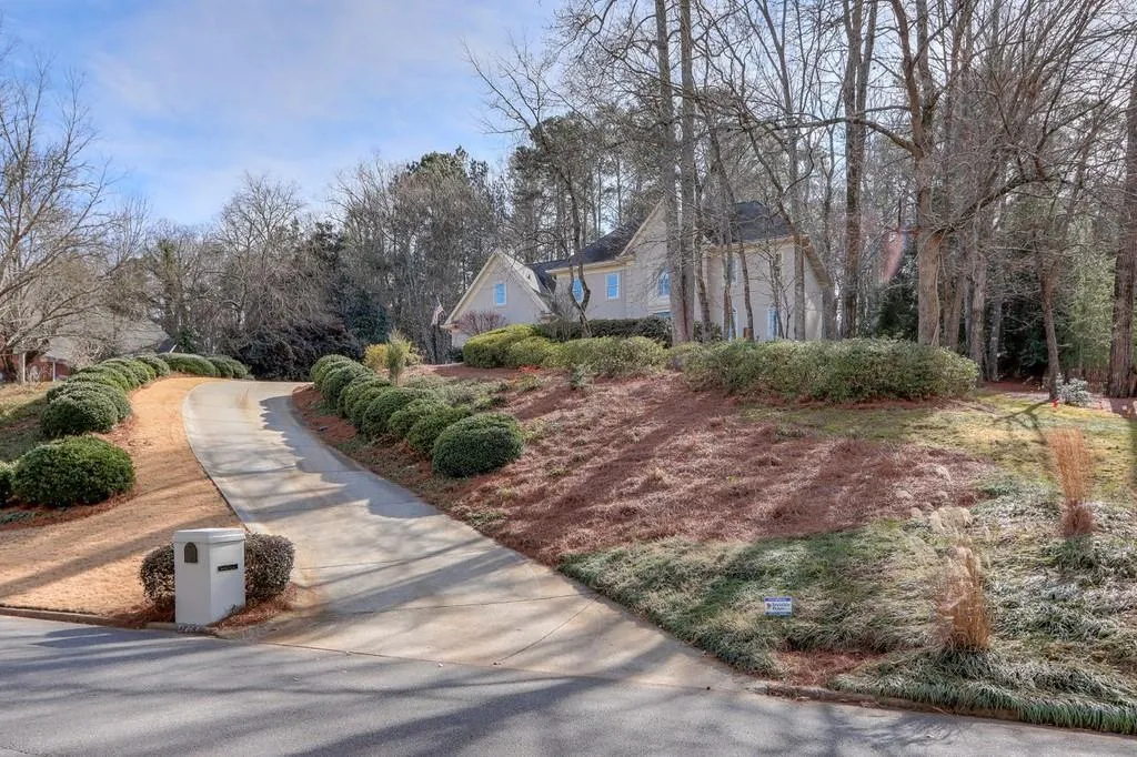 1775 Brandon Hall Drive, Sandy Springs, Georgia 30350, 5 Bedrooms Bedrooms, ,4 BathroomsBathrooms,Residential,Sold,1775 Brandon Hall Drive,6831040