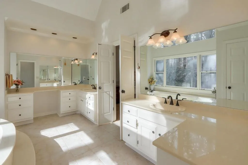 1775 Brandon Hall Drive, Sandy Springs, Georgia 30350, 5 Bedrooms Bedrooms, ,4 BathroomsBathrooms,Residential,Sold,1775 Brandon Hall Drive,6831040