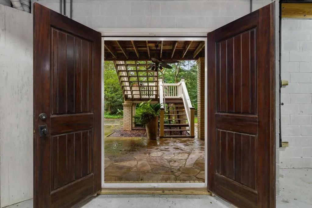 1370 Hanover West Drive, Atlanta, Georgia 30327, 4 Bedrooms Bedrooms, ,4 BathroomsBathrooms,Residential,For Sale,1370 Hanover West Drive,7628751