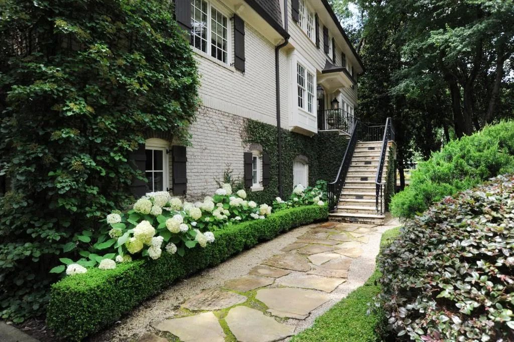 1370 Hanover West Drive, Atlanta, Georgia 30327, 4 Bedrooms Bedrooms, ,4 BathroomsBathrooms,Residential,For Sale,1370 Hanover West Drive,7628751