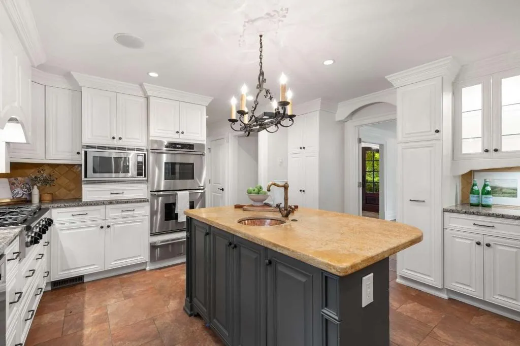 1370 Hanover West Drive, Atlanta, Georgia 30327, 4 Bedrooms Bedrooms, ,4 BathroomsBathrooms,Residential,For Sale,1370 Hanover West Drive,7628751