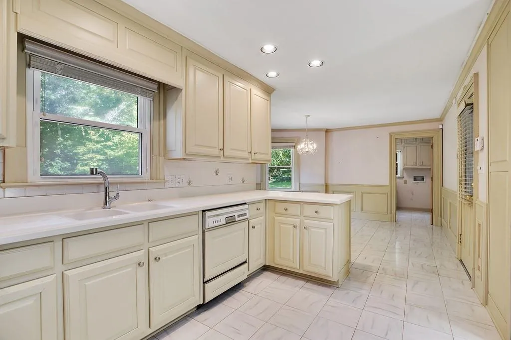 1545 Chevron Drive, Atlanta, Georgia 30350, 4 Bedrooms Bedrooms, ,4 BathroomsBathrooms,Residential,Sold,1545 Chevron Drive,6776899