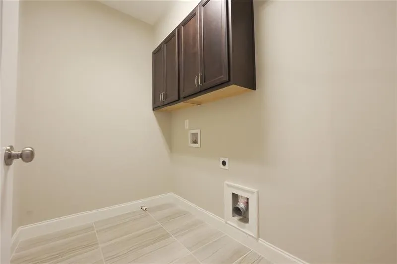 5836 Sandy Springs Circle, Sandy Springs, Georgia 30328, 3 Bedrooms Bedrooms, ,4 BathroomsBathrooms,Residential,For Sale,5836 Sandy Springs Circle,7637002