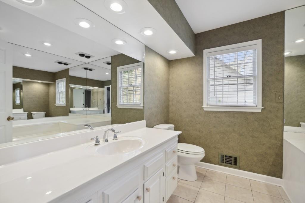 7460 Talbot Colony, Sandy Springs, Georgia 30328, 3 Bedrooms Bedrooms, ,3 BathroomsBathrooms,Residential,For Sale,7460 Talbot Colony,7329607