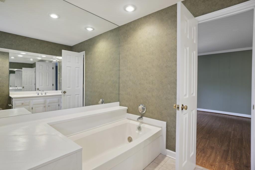 7460 Talbot Colony, Sandy Springs, Georgia 30328, 3 Bedrooms Bedrooms, ,3 BathroomsBathrooms,Residential,For Sale,7460 Talbot Colony,7329607