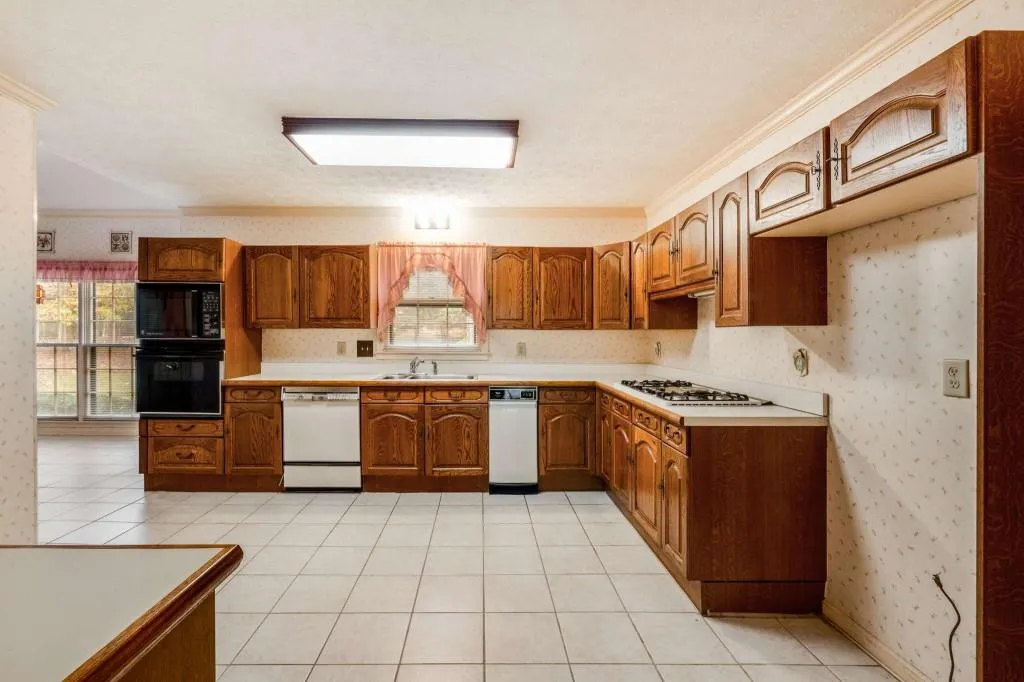 5000 Willow Bluff Drive, Sandy Springs, Georgia 30350, 4 Bedrooms Bedrooms, ,4 BathroomsBathrooms,Residential,Sold,5000 Willow Bluff Drive,7139571