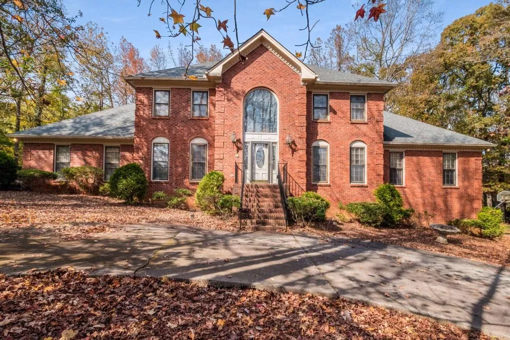 5000 Willow Bluff Drive, Sandy Springs, Georgia 30350, 4 Bedrooms Bedrooms, ,4 BathroomsBathrooms,Residential,Sold,5000 Willow Bluff Drive,7139571