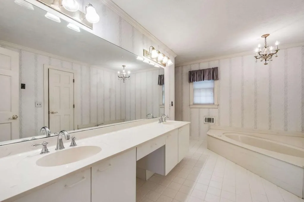 5000 Willow Bluff Drive, Sandy Springs, Georgia 30350, 4 Bedrooms Bedrooms, ,4 BathroomsBathrooms,Residential,Sold,5000 Willow Bluff Drive,7139571