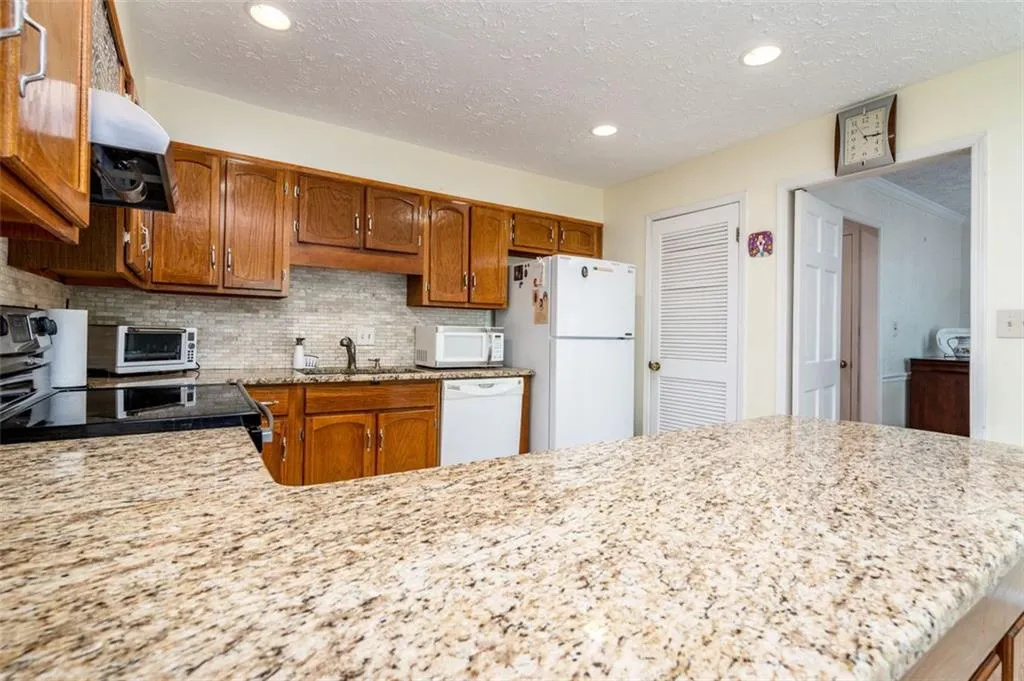 277 The South Chace Unit 277, Atlanta, Georgia 30328, 3 Bedrooms Bedrooms, ,2 BathroomsBathrooms,Residential,Sold,277 The South Chace Unit 277,6886165