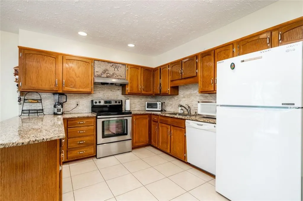 277 The South Chace Unit 277, Atlanta, Georgia 30328, 3 Bedrooms Bedrooms, ,2 BathroomsBathrooms,Residential,Sold,277 The South Chace Unit 277,6886165